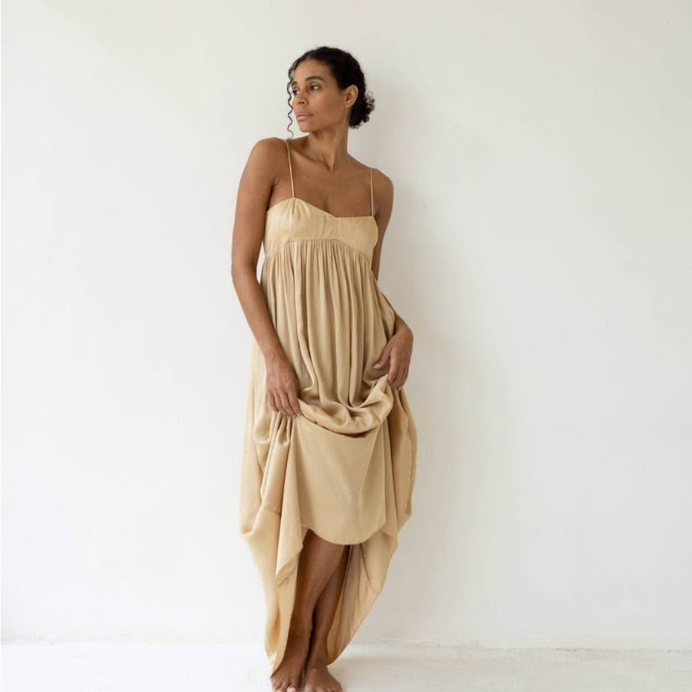 Elegant Gold Maxi Dress - Bahhgoose - Picture 3 of 4